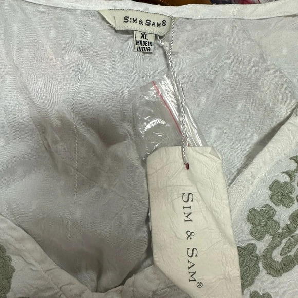 NWT Sim & Sam Embroidered Top - Picture 5 of 5